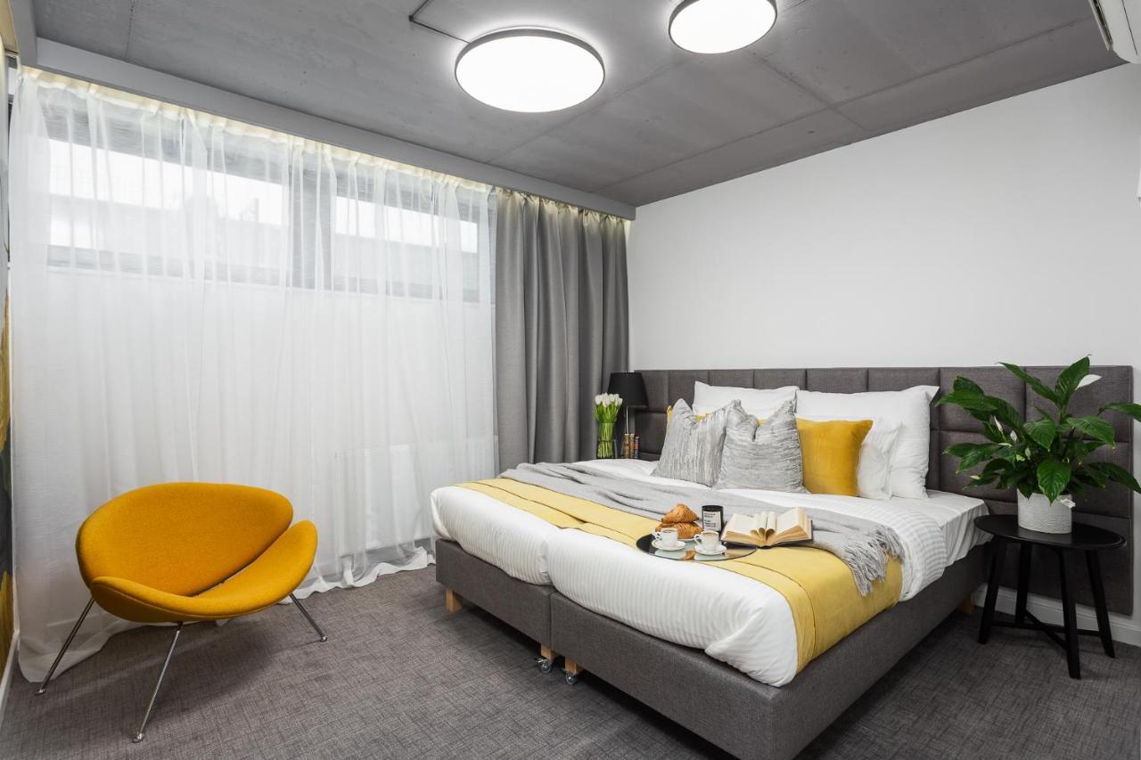 Family Center Apartments คราคูฟ ภายนอก รูปภาพ