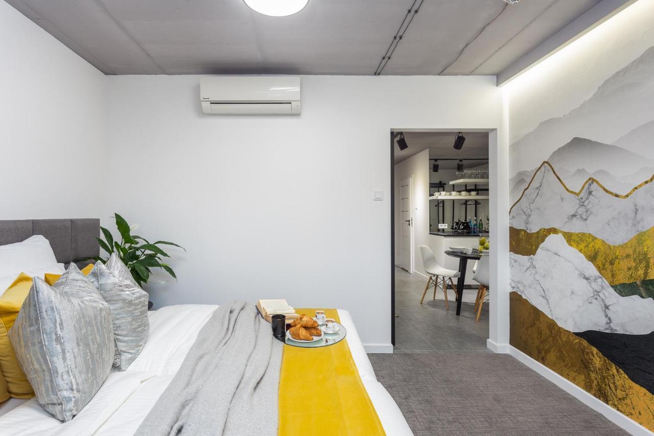 Family Center Apartments คราคูฟ ภายนอก รูปภาพ