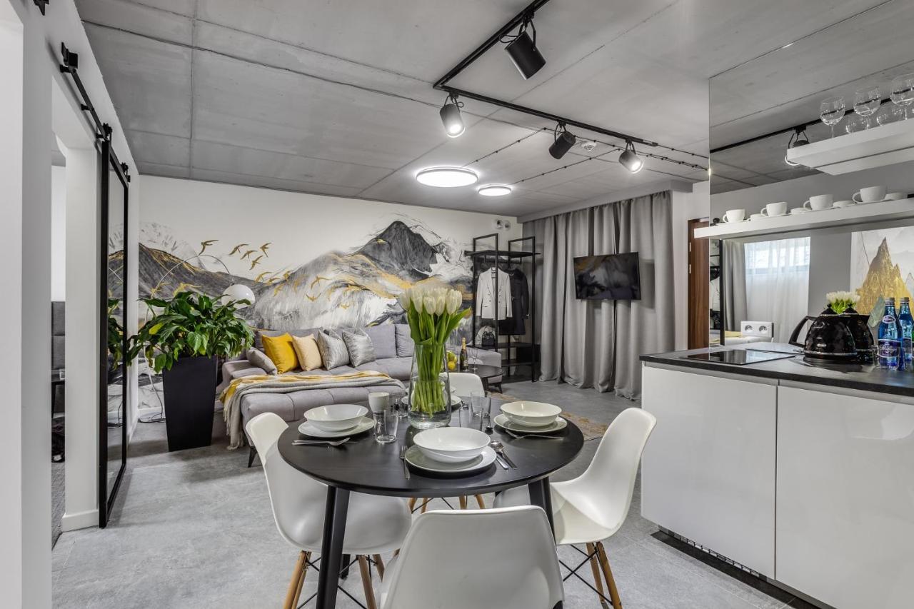 Family Center Apartments คราคูฟ ภายนอก รูปภาพ