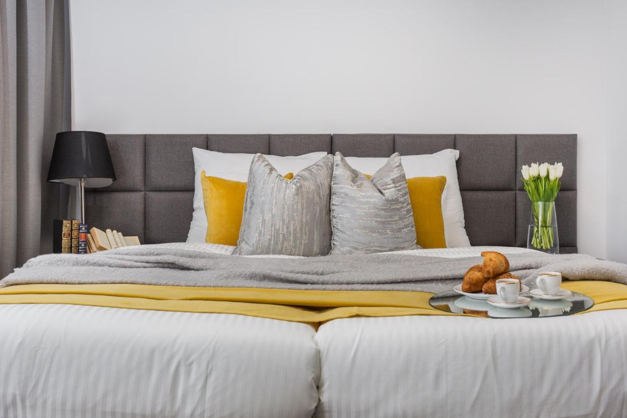Family Center Apartments คราคูฟ ภายนอก รูปภาพ