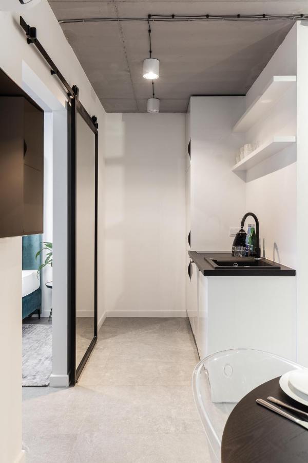 Family Center Apartments คราคูฟ ภายนอก รูปภาพ