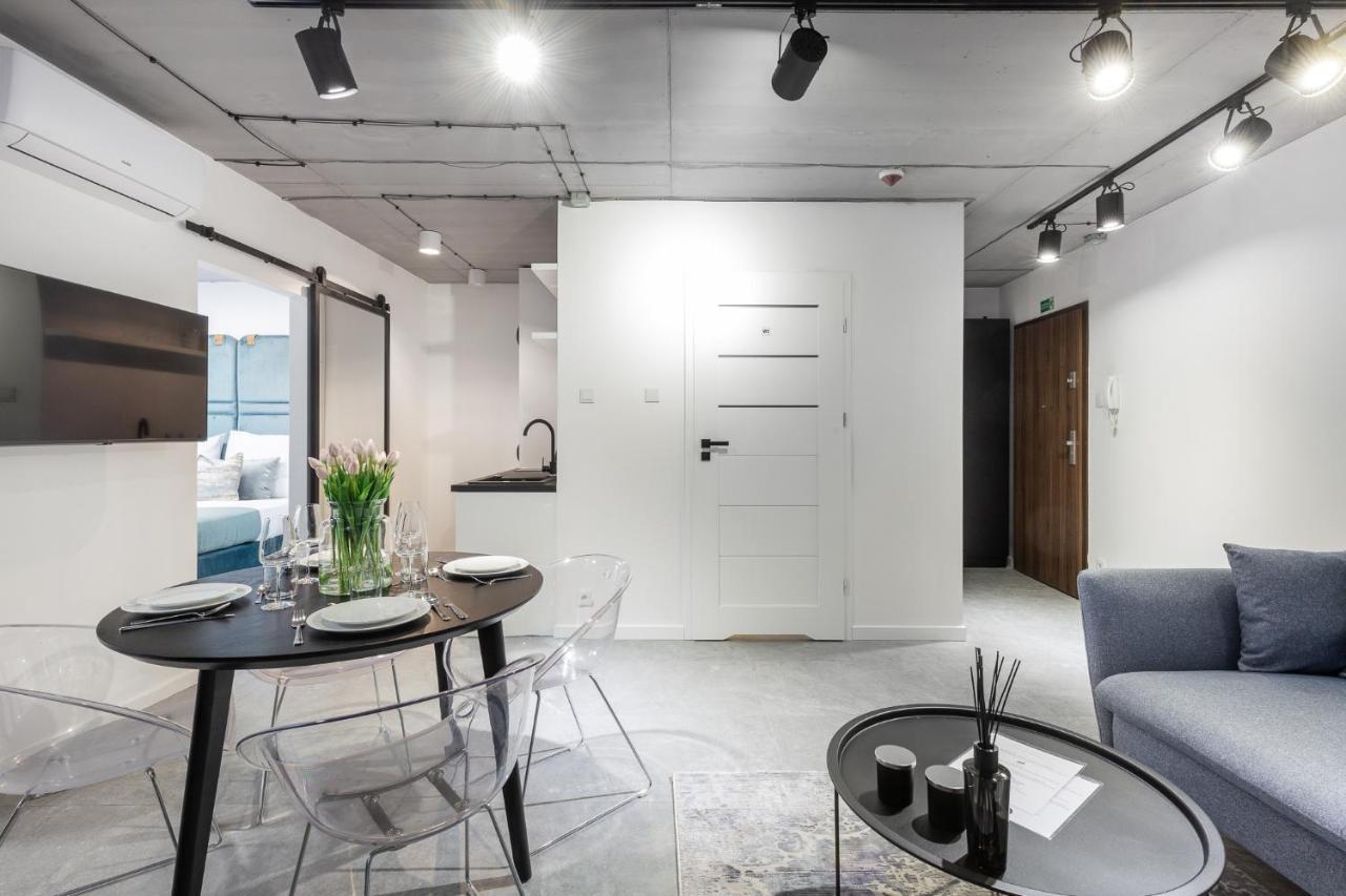 Family Center Apartments คราคูฟ ภายนอก รูปภาพ